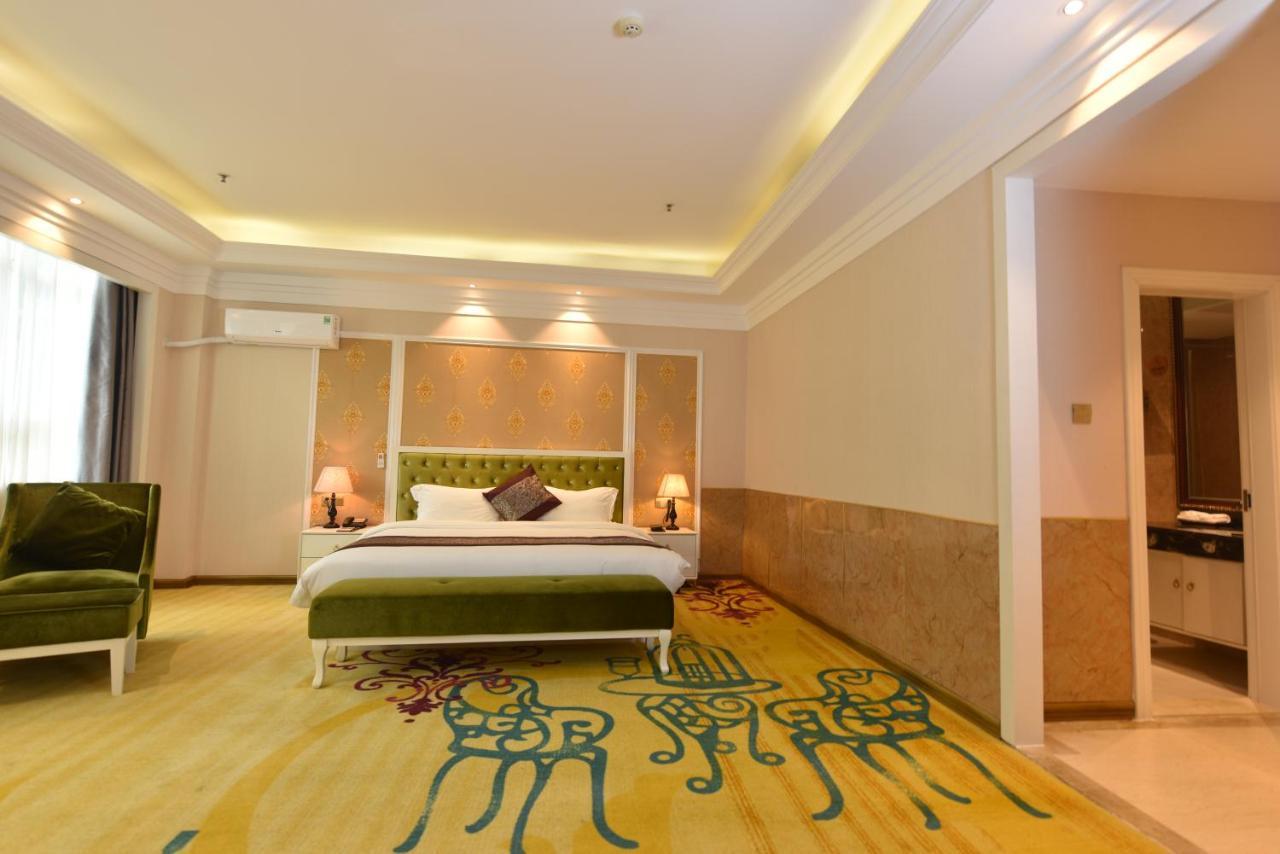 Mong Cai Hong Van Grand Hotel מראה חיצוני תמונה