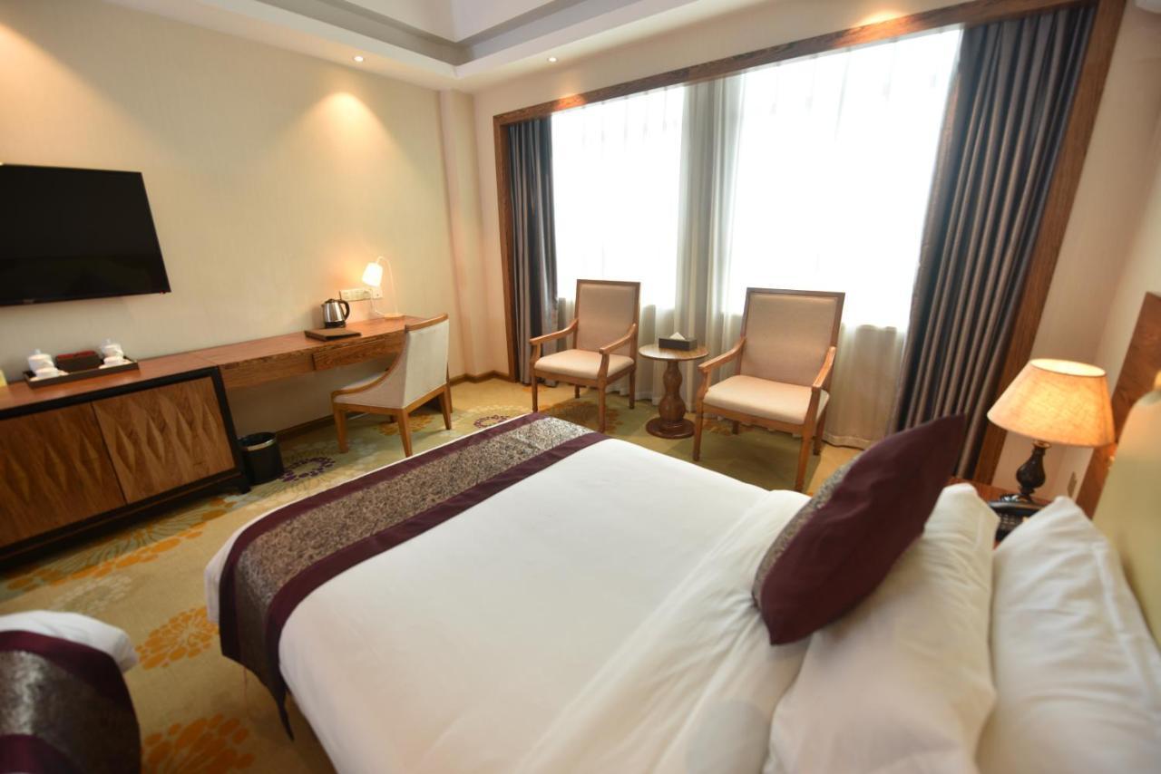 Mong Cai Hong Van Grand Hotel מראה חיצוני תמונה