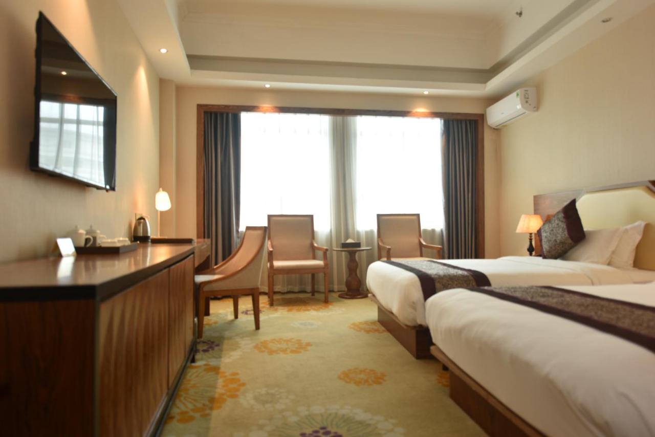Mong Cai Hong Van Grand Hotel מראה חיצוני תמונה