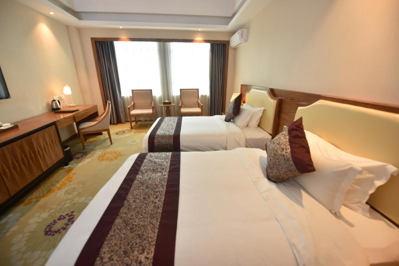 Mong Cai Hong Van Grand Hotel מראה חיצוני תמונה