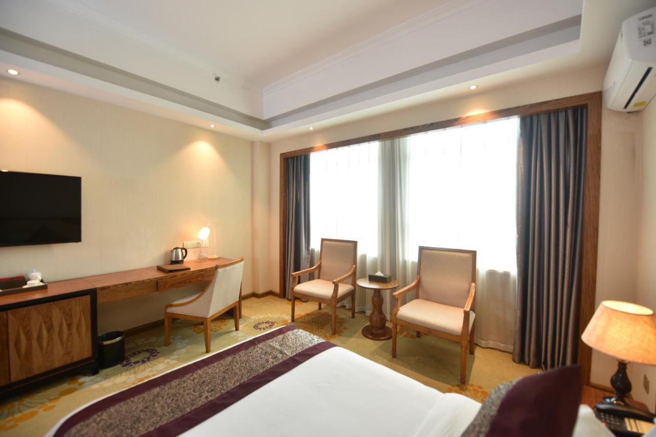 Mong Cai Hong Van Grand Hotel מראה חיצוני תמונה