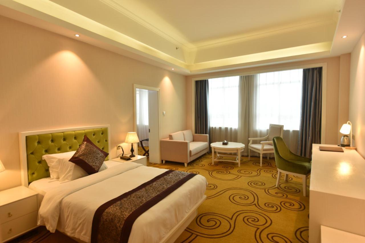 Mong Cai Hong Van Grand Hotel מראה חיצוני תמונה