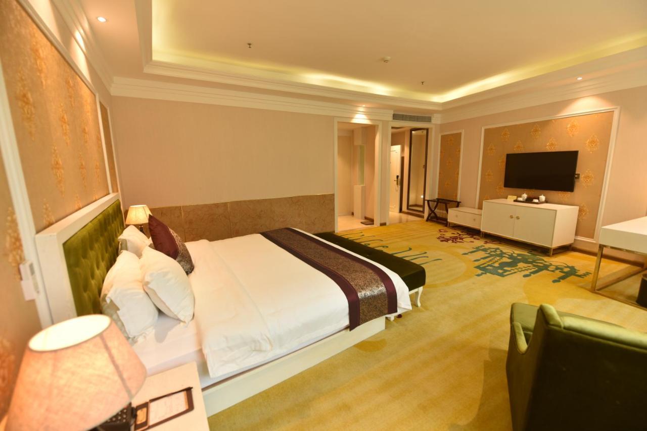 Mong Cai Hong Van Grand Hotel מראה חיצוני תמונה