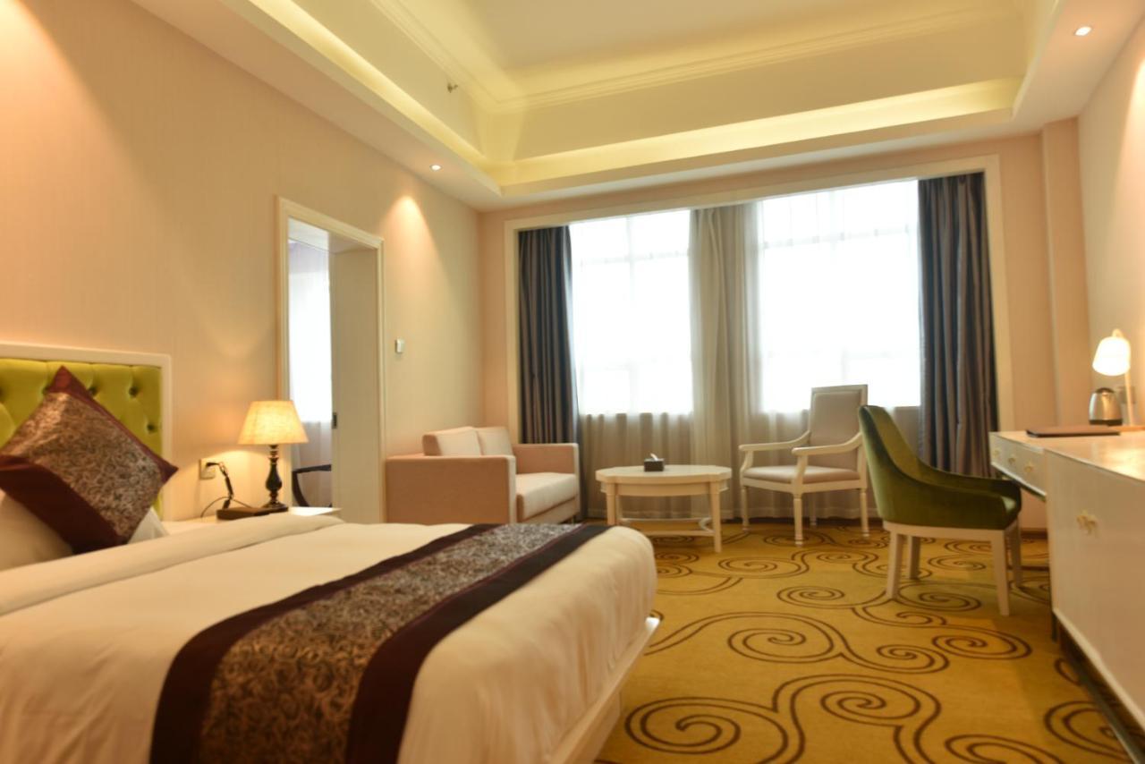 Mong Cai Hong Van Grand Hotel מראה חיצוני תמונה