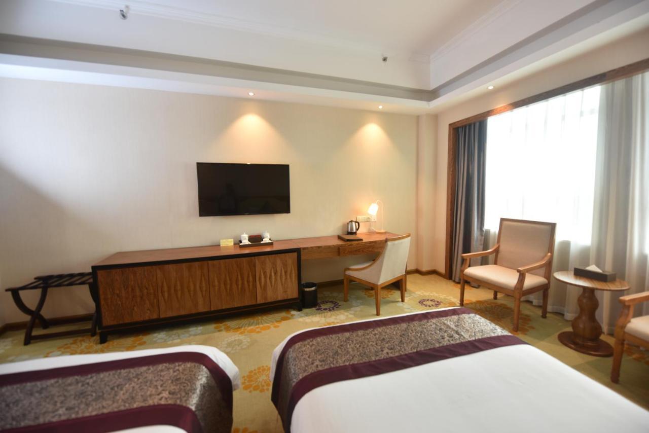 Mong Cai Hong Van Grand Hotel מראה חיצוני תמונה