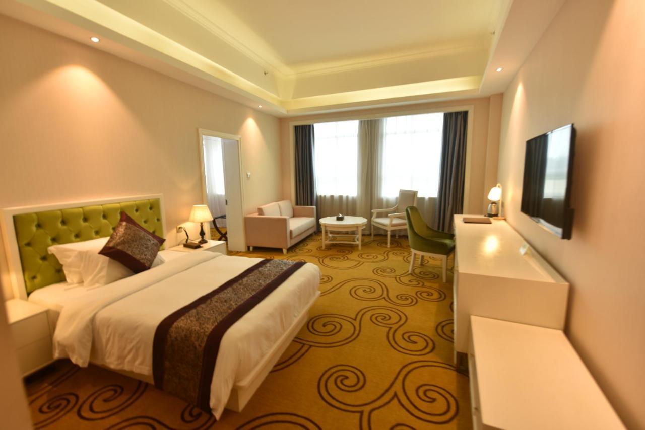 Mong Cai Hong Van Grand Hotel מראה חיצוני תמונה