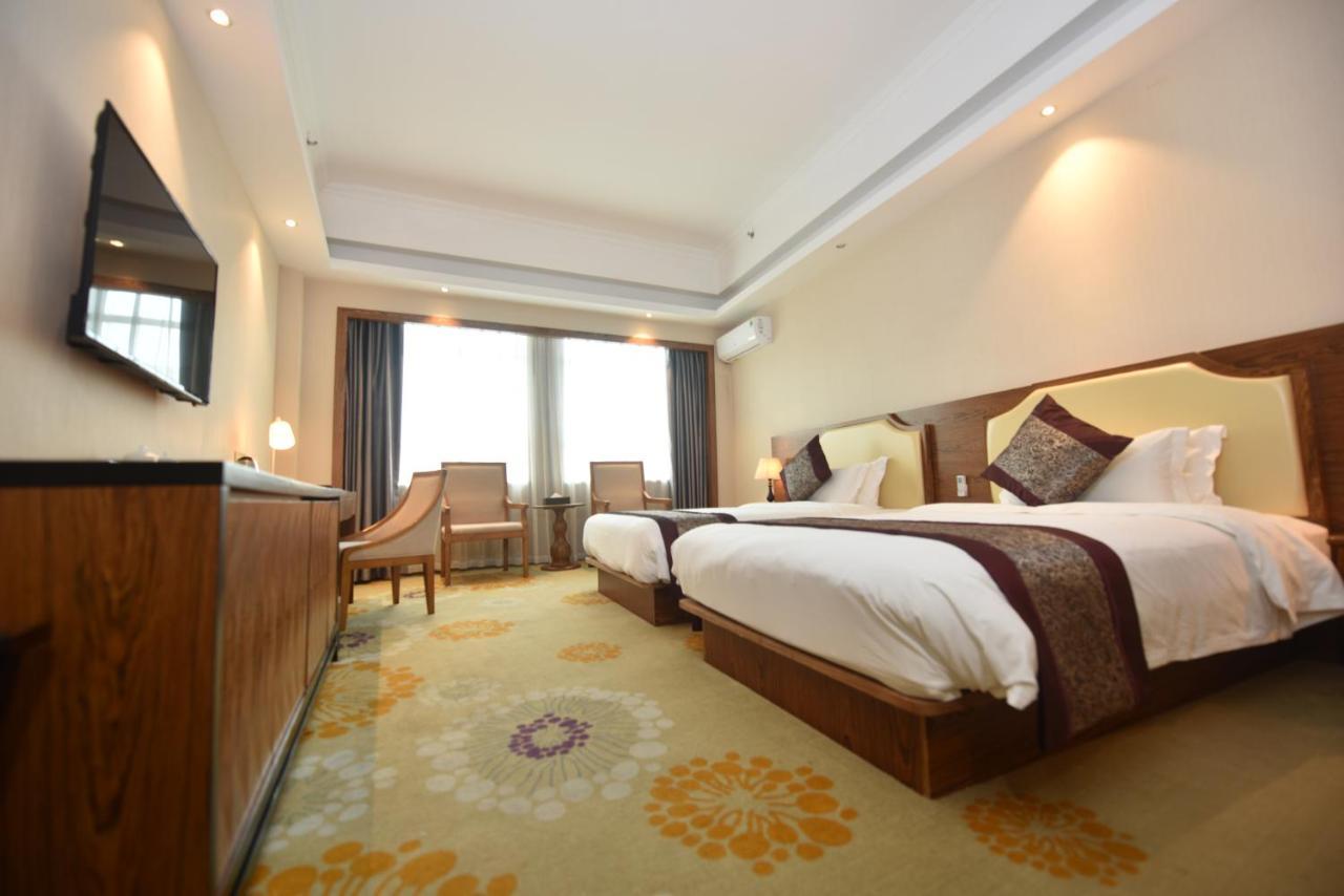 Mong Cai Hong Van Grand Hotel מראה חיצוני תמונה