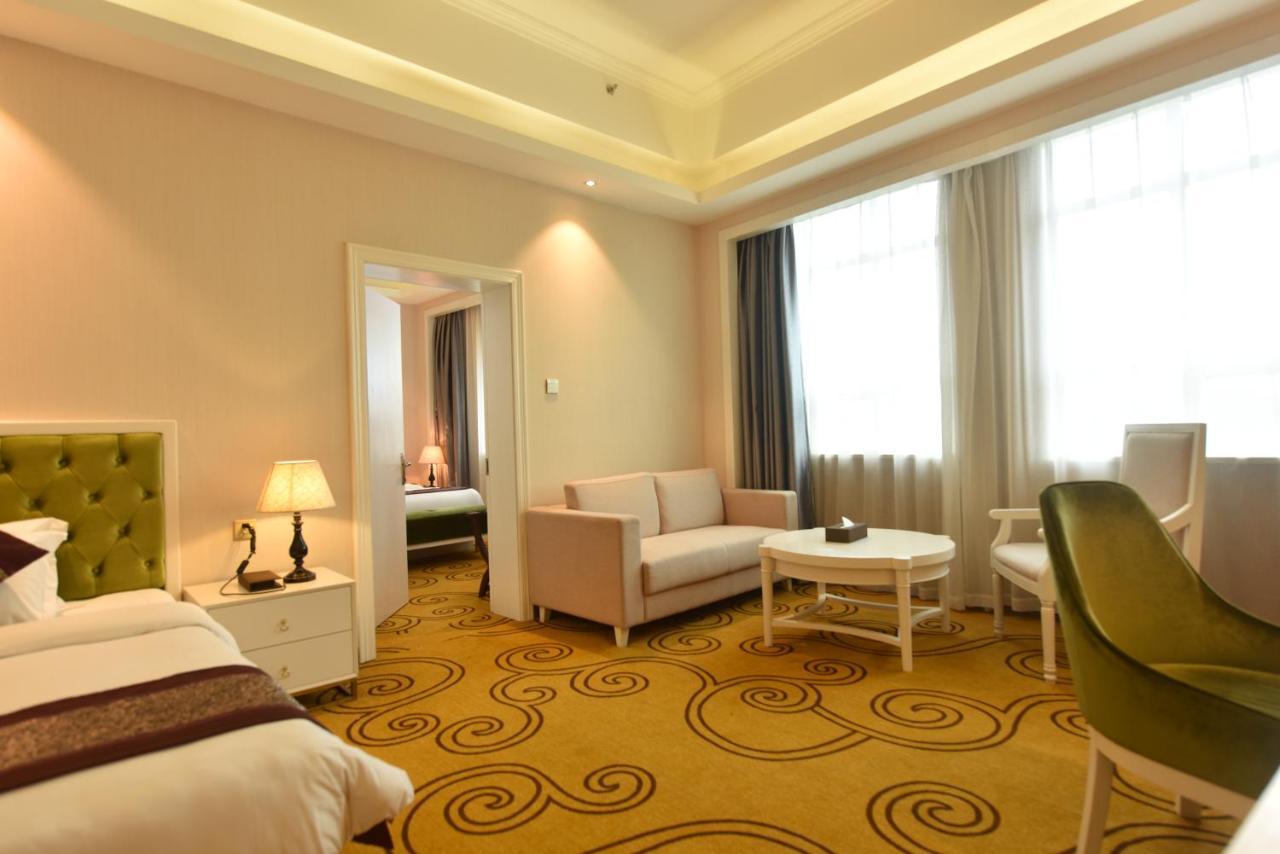 Mong Cai Hong Van Grand Hotel מראה חיצוני תמונה